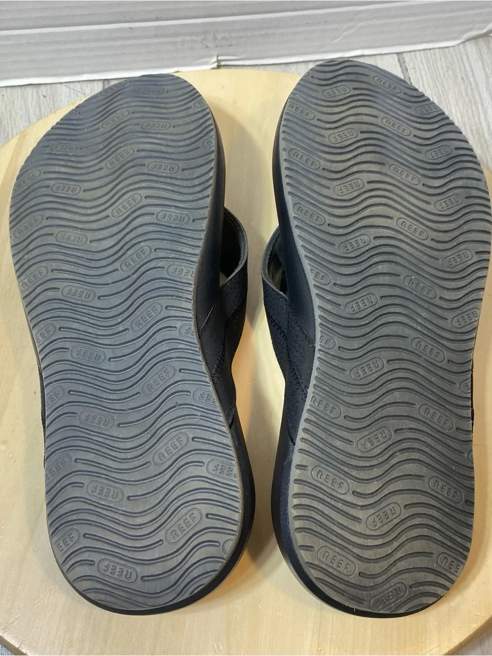 REEF Men's  10 Cushion Phantom 2.0 Flip Flop Thong Sandals Black